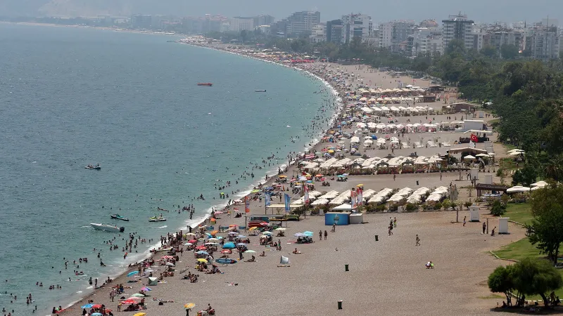 YKS Bitti! Antalya Sahilleri Öğrenci Akınına Uğradı