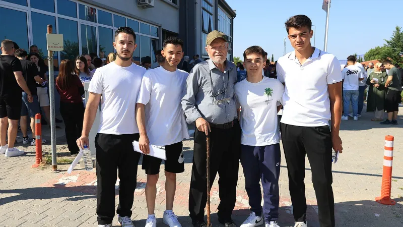 81 Yaşındaki Filozof Hurdacının YKS Azmi! Rekor Peşinde mi?